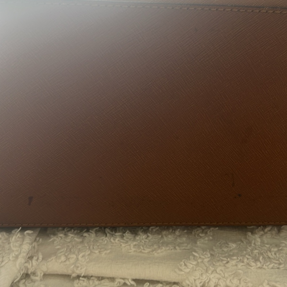 ‼️Last Chance: Donating
Michael Kors Tan Shoulder Bag - Picture 12 of 16